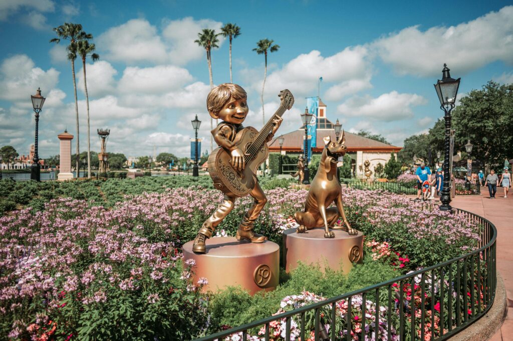 Disney Golden Statues with MagicBand+